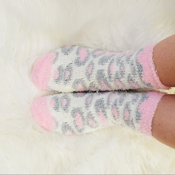 $3 Pink snow leopard socks soft fluffy gray white - Picture 6 of 7